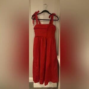 This dress is in great condition with the tags still on it!